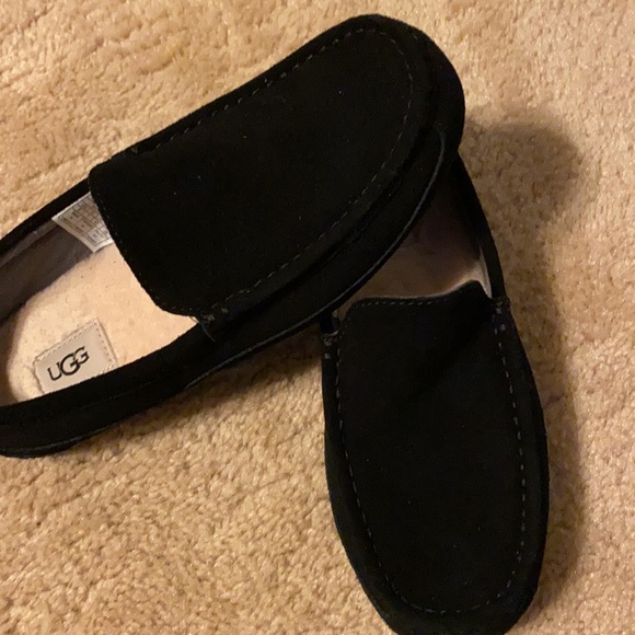 UGG shoes in excellent condition - Picture 3 of 7
